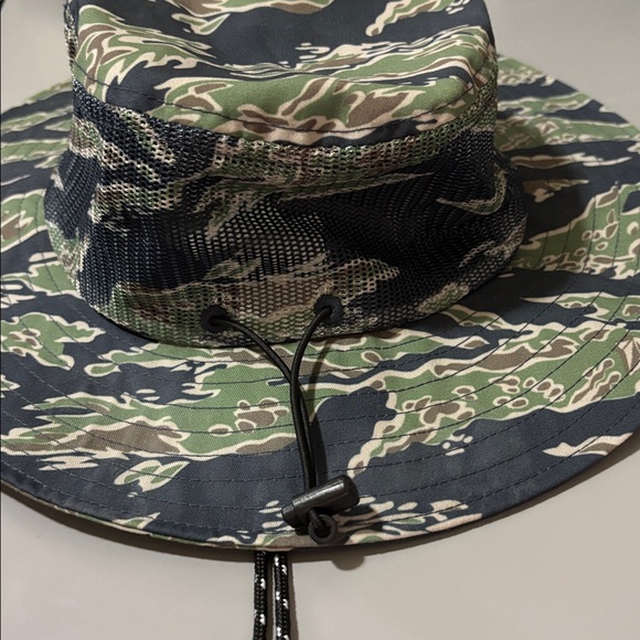 NWOT Volcom hat - Picture 2 of 3